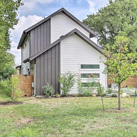 Gorgeous Georgetown Home, Walk To The Square! Exterior photo